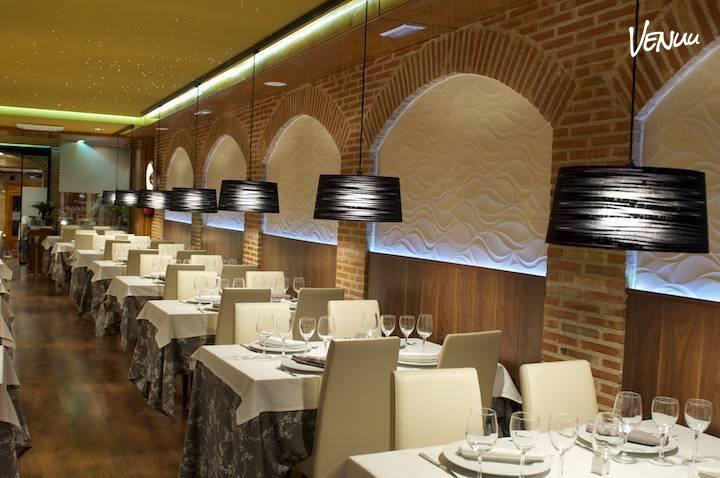 Fuente de La Fama, restaurante sofisticado con salón privado para cenas con estilo en Madrid.