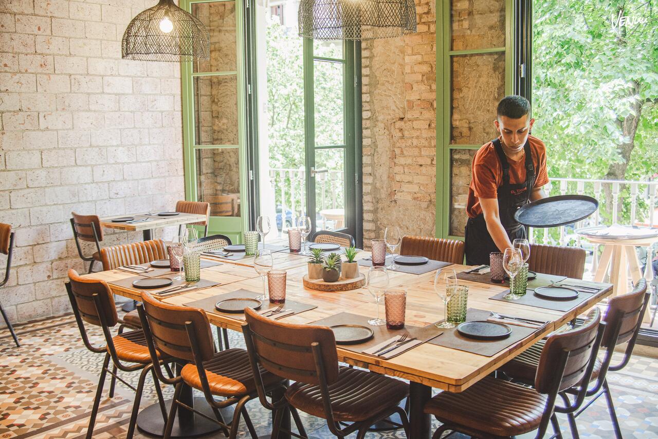 Restaurante Tros de la Rambla en Barcelona con cocina catalana para grupos y ambiente acogedor.