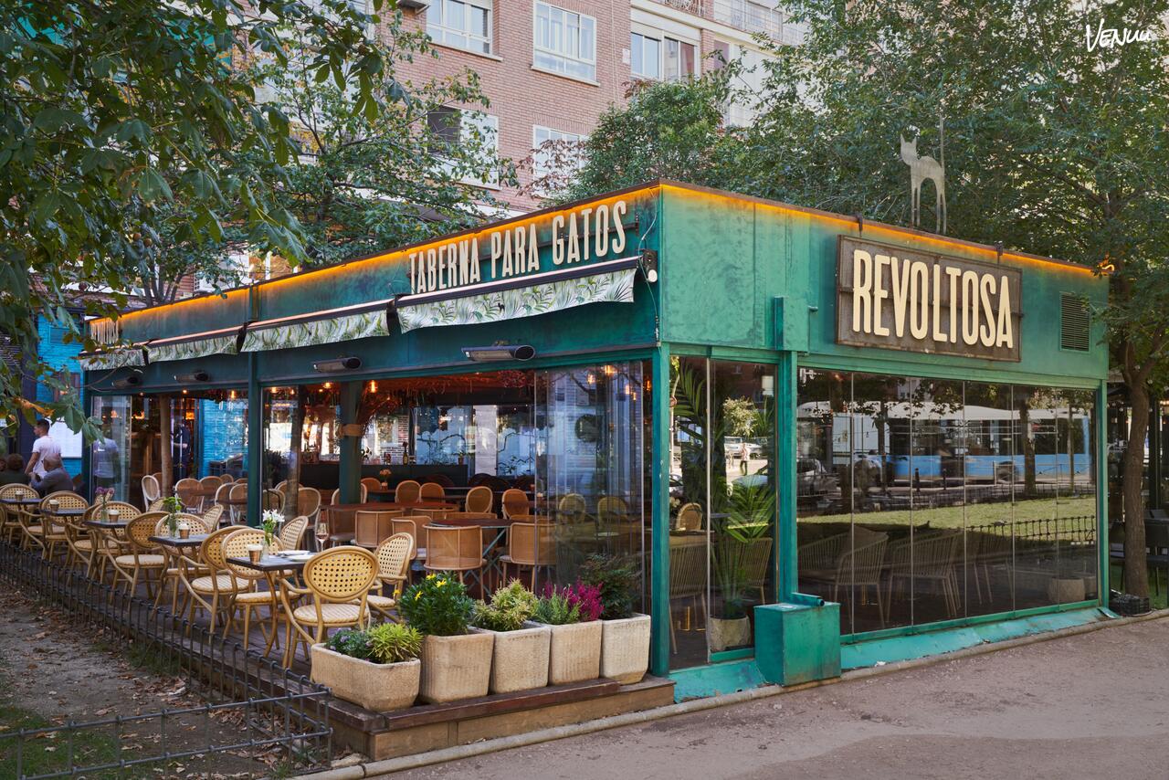 Revoltosa Berlín, restaurante con terraza y carácter perfecto para aniversarios rebeldes.