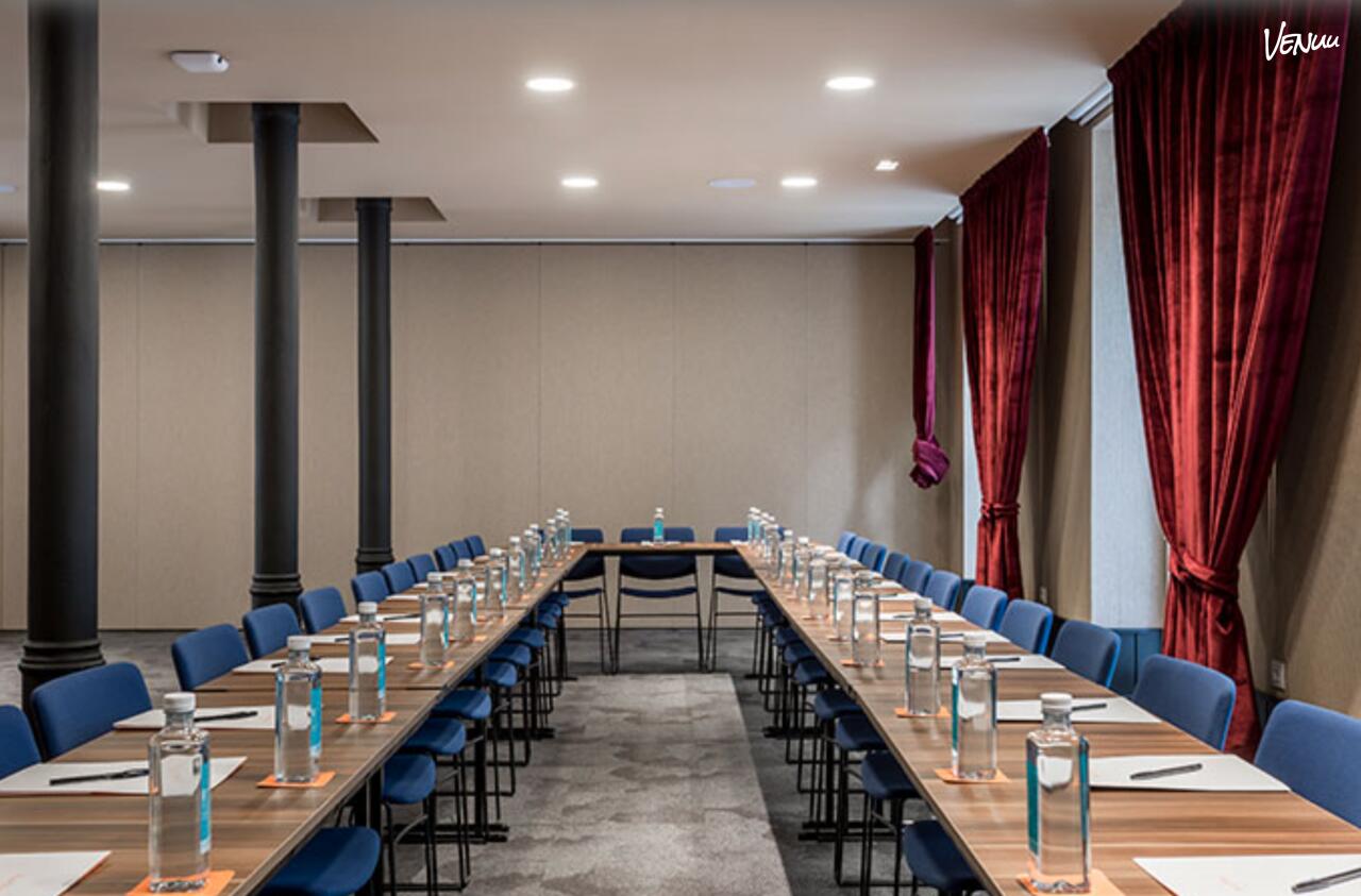 Sala Mallorca, sala íntima y elegante para reuniones exclusivas en Madrid.