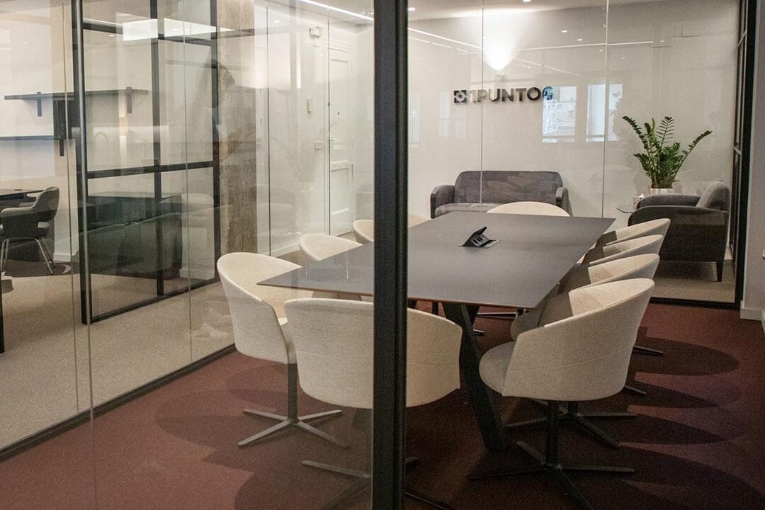 Sala 1Punto6, espacio céntrico en Valencia para reuniones pequeñas, con café, diseño y buen ambiente.