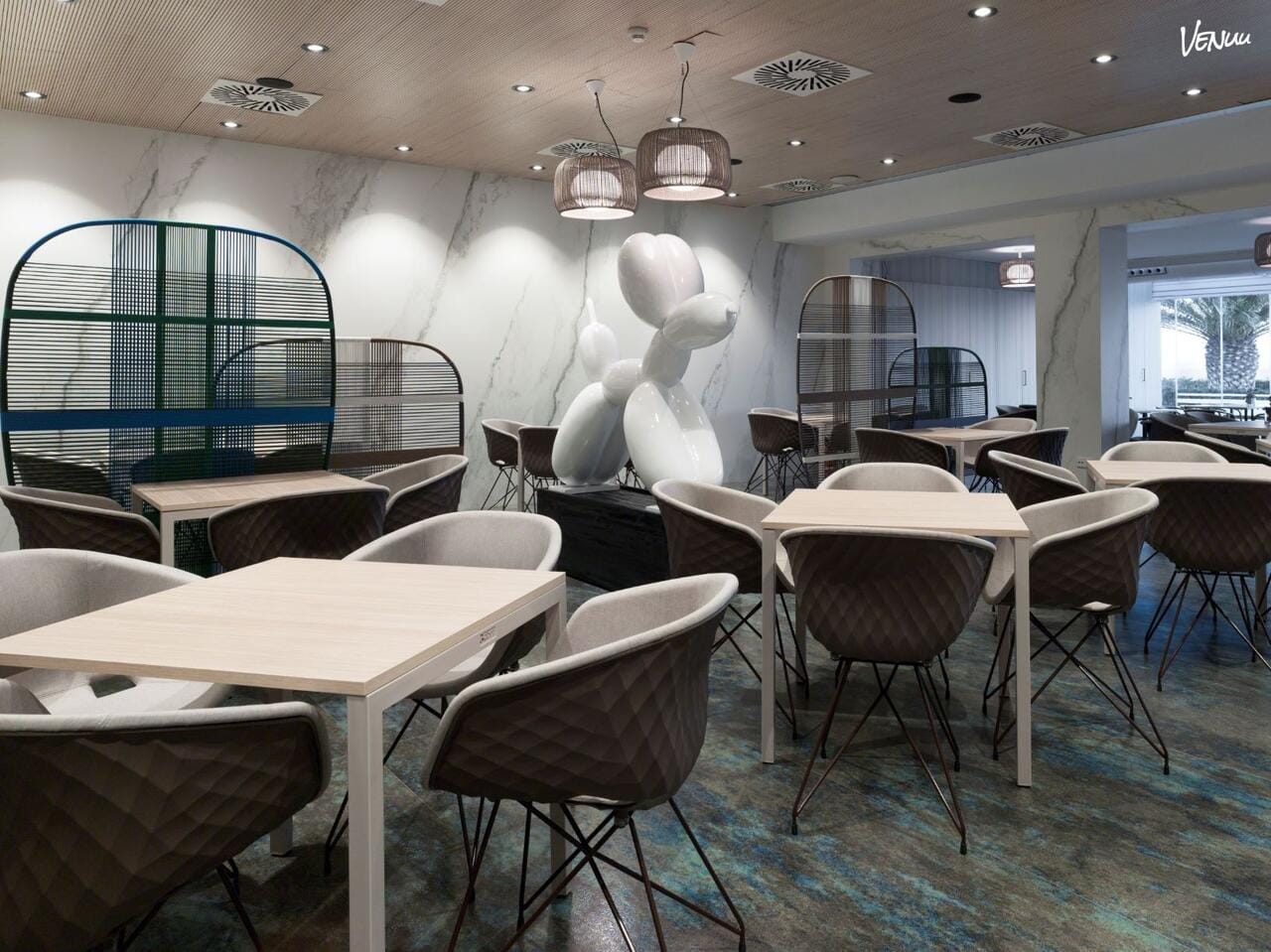 Sala Alfaro del Hotel Neptuno, sala elegante con vistas para reuniones con impacto profesional en Valencia