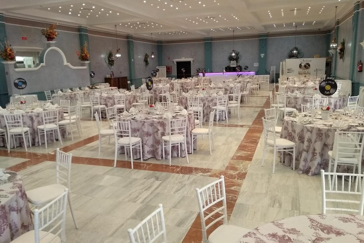 Salones Atalaya, elegancia expansiva para celebraciones XXL.