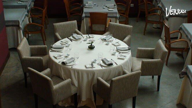 Salvador Rojo, restaurante elegante con salón privado para una fiesta con paladar.