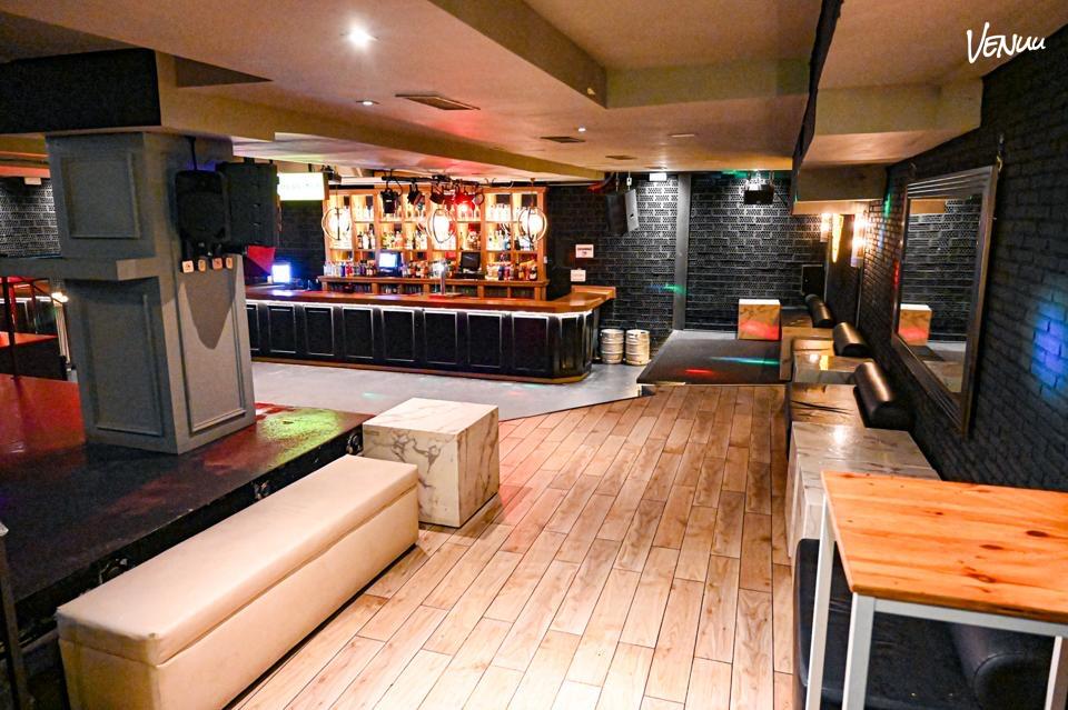 Terminal 55, discoteca en Chamartín con zona VIP, barra libre y flow internacional.