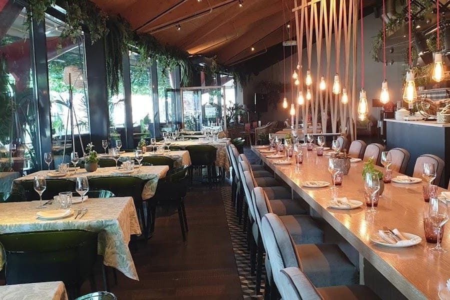  Terraza Vistas 360 en Barcelona, rooftop elegante ideal para cenas de Navidad con vistas, copas y mucho flow.