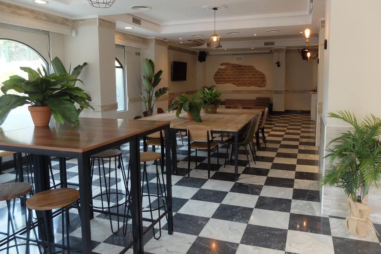 Txoko Retiro Gastroplan, salón privado perfecto para encuentros sociales relajados en Madrid.