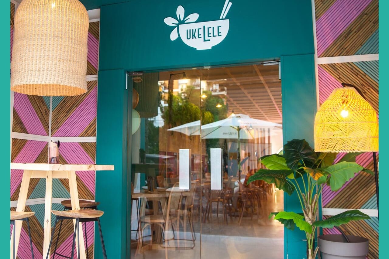 Ukelele Gastro Lounge, restaurante tropical low cost para cumpleaños en Valencia.