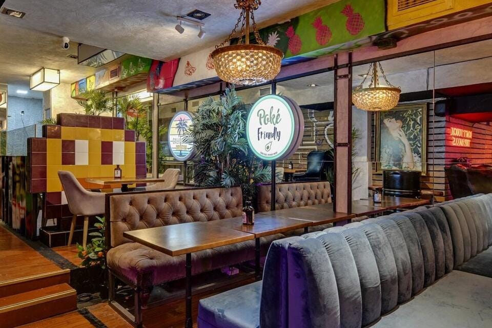 Cena de Nochevieja en Understreet Market, con cocina internacional y estética urbana.