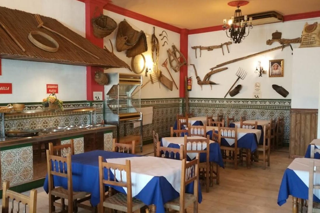  Restaurante Los Bravos, comida sabrosa y ambiente relajado para cenas de empresa.