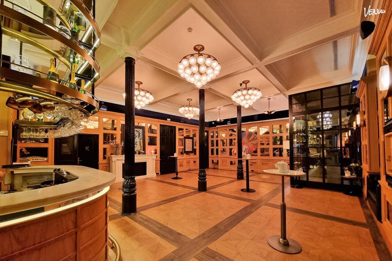 Only YOU Boutique Hotel – Younique Arts Club – "Espacio de diseño sofisticado en un hotel boutique, perfecto para eventos empresariales con toque de glamour y mucho postureo."