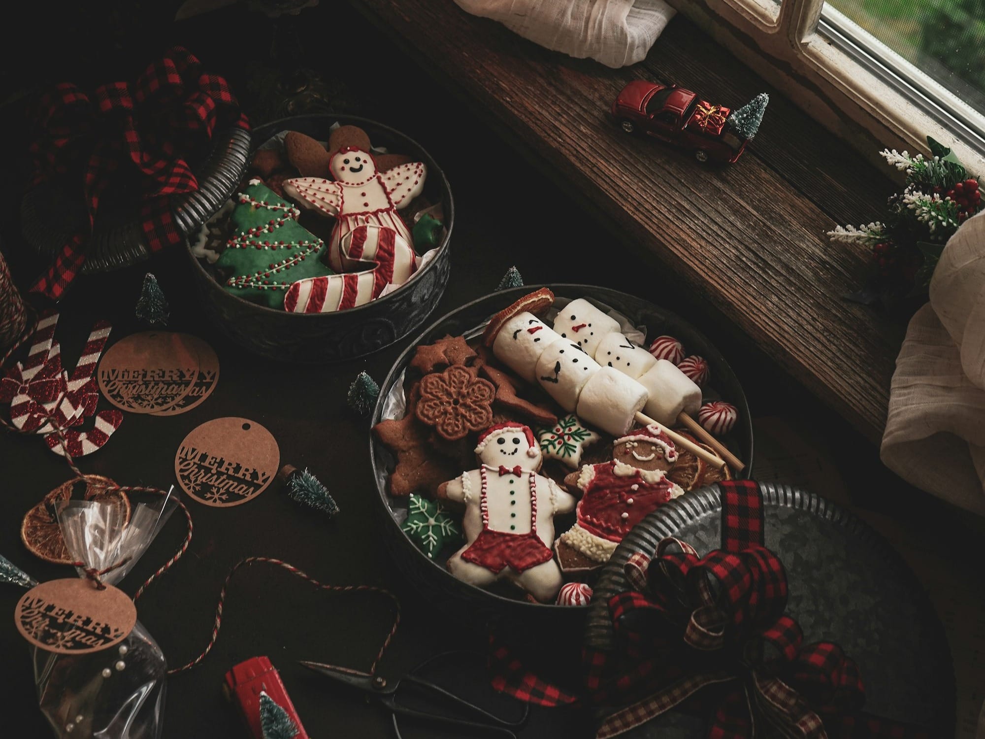 red and white snowman print table cloth