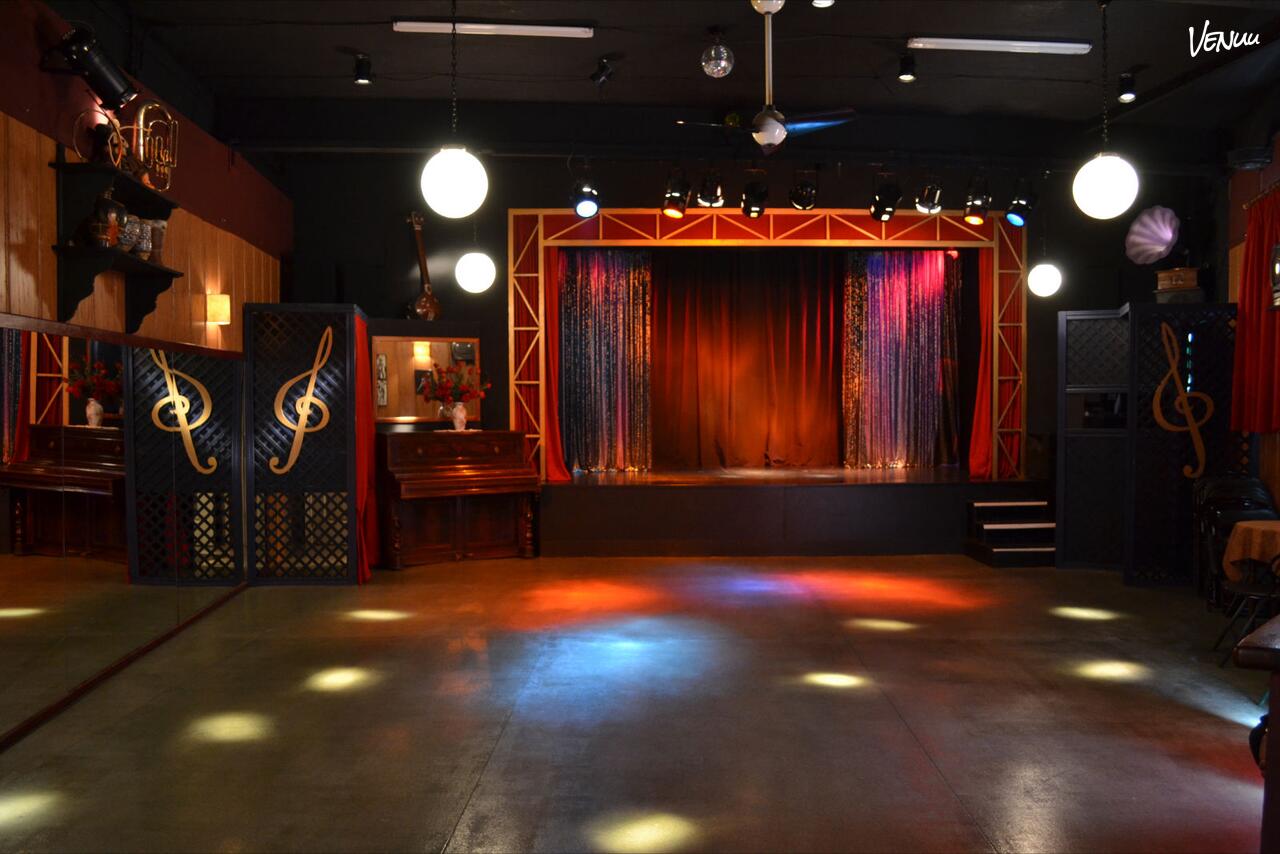 Interior de El Teatret de Pilar Ferrer en Valencia, local íntimo para fiestas infantiles.