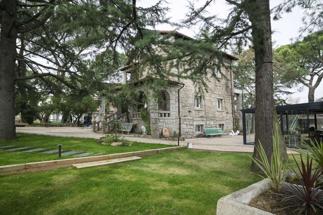 Espacio 1902, finca verde y versátil cerca de Madrid perfecta para bodas relajadas y elegantes.