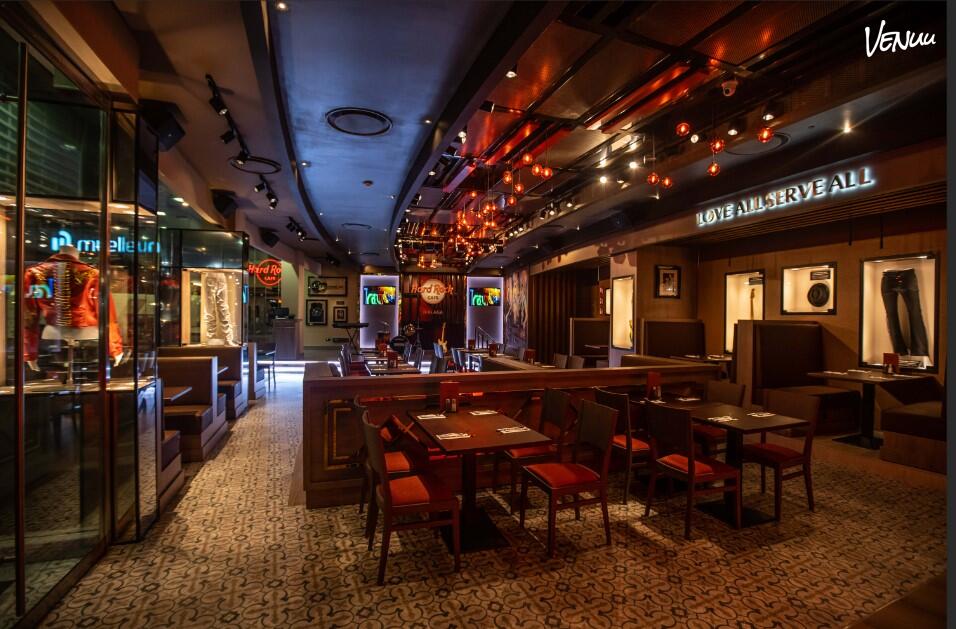 Hard Rock Café Málaga, restaurante temático con música y ambiente festivo para cenas de empresa memorables.