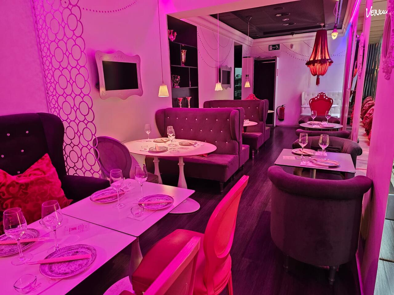 Sala privada de Miss Sushi en Madrid, ideal para eventos con estilo y sushi de primera.