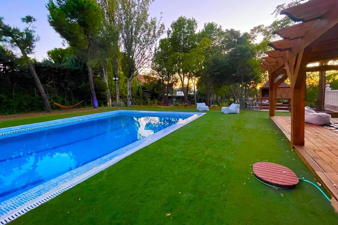 Parboadilla Voile, espacio al aire libre con piscina y actividades ideal para fiestas diurnas en Madrid.