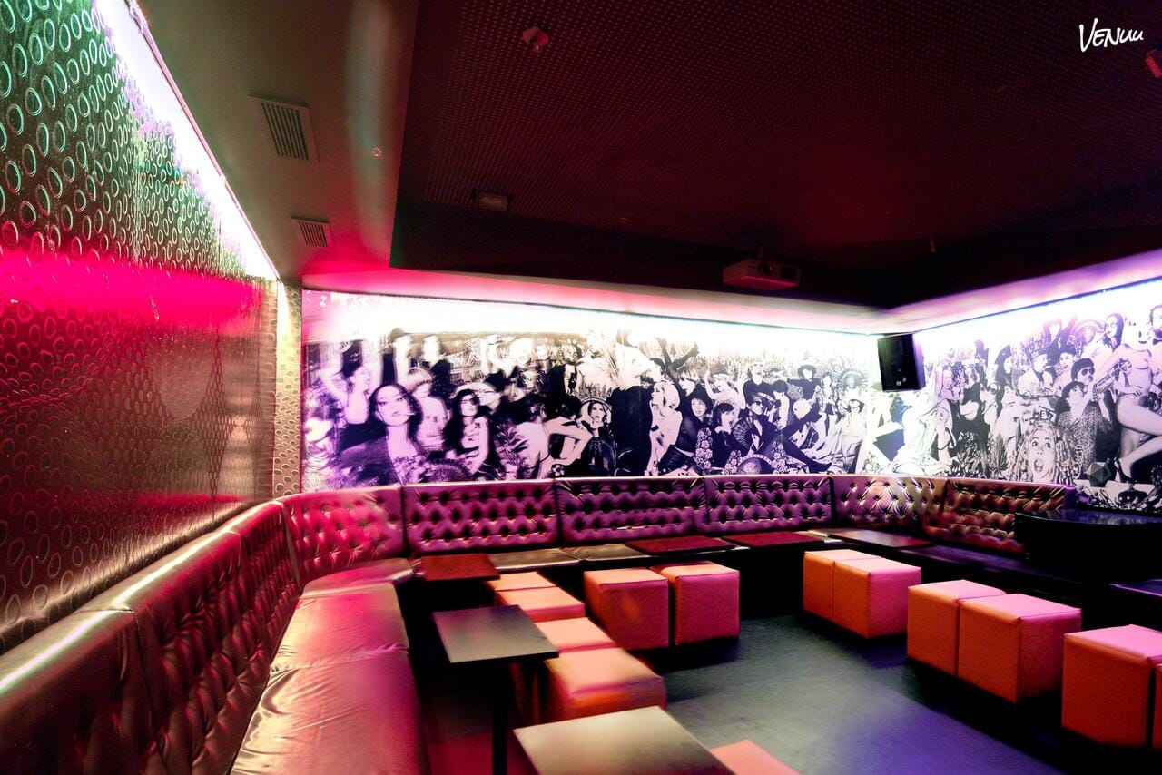 Sala Candy Box de Slow Barcelona, espacio excéntrico y vibrante para cumpleaños salvajes.