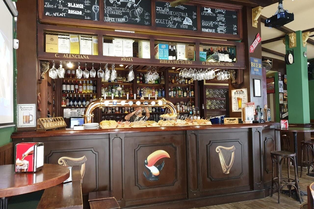 The Lounge Beer House, pub acogedor y cañero en Valencia perfecto para celebraciones con estilo.