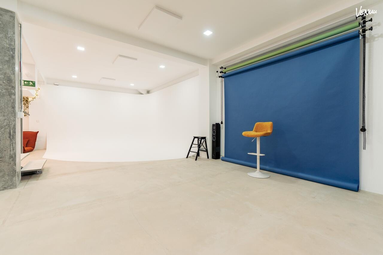 AMUZI productions – Sala diáfana es ese tipo de espacio que se adapta a casi cualquier plan que tengas en mente.