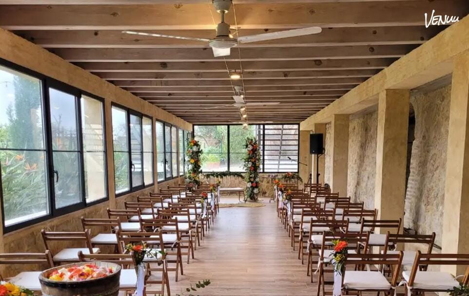 Finca El Teular, salón rodeado de jardines para eventos elegantes y con encanto cerca de Valencia.