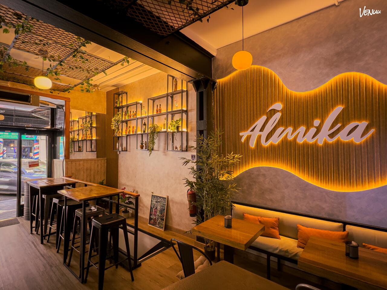 Almika Madrid restaurante elegante para eventos corporativos.