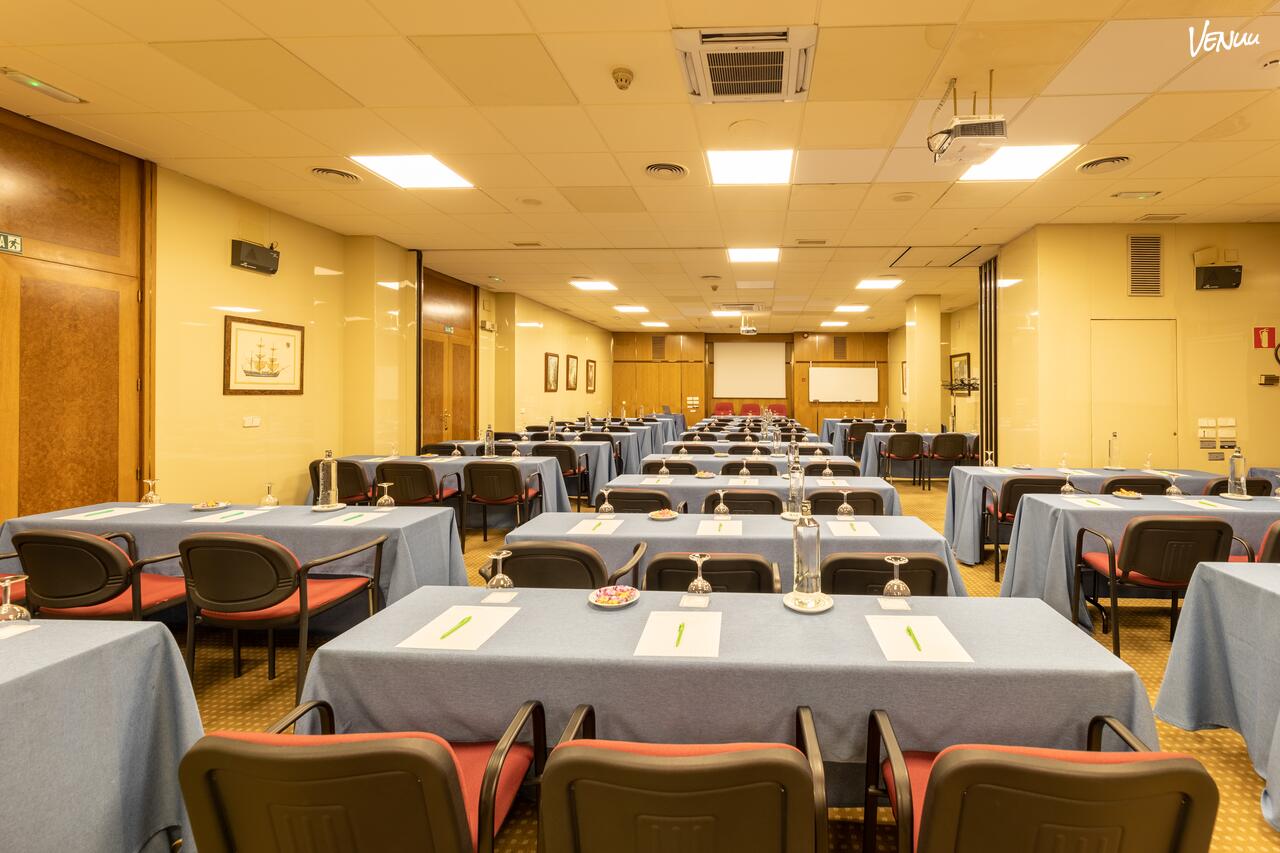 Centro Empresarial El Coloso Madrid sala para conferencias y eventos de empresa.