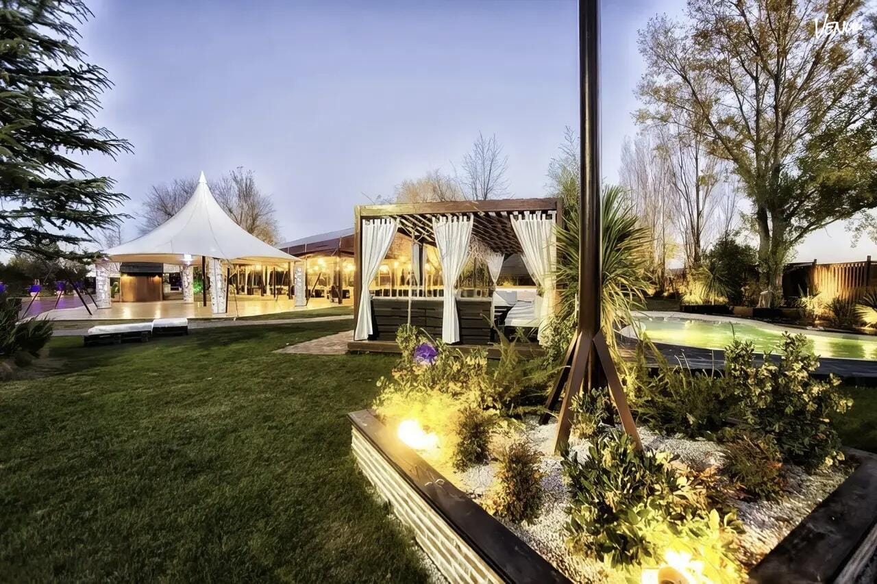 Groove Events Boutique Madrid espacio moderno para bodas al aire libre.