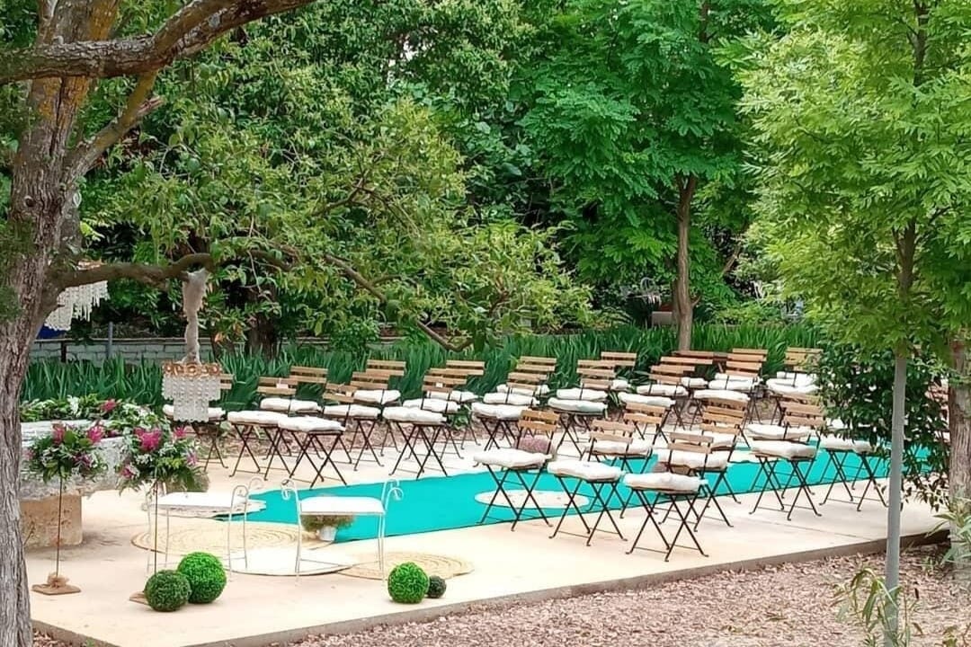 Hacienda Campo y Olivo - Zona Exterior: Finca con jardines impresionantes y un entorno rústico ideal para bodas al aire libre. Un oasis de naturaleza donde cada rincón es perfecto para fotos de ensueño.