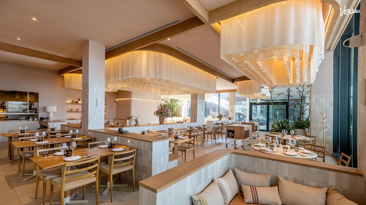 Restaurante Nuara Barcelona salón interior para bodas íntimas.