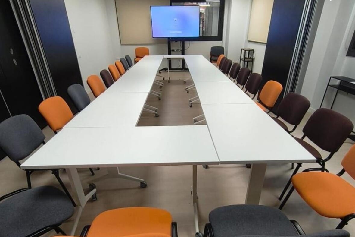 The LED Coworking Sala 2 Madrid espacio para conferencias y reuniones de empresa.