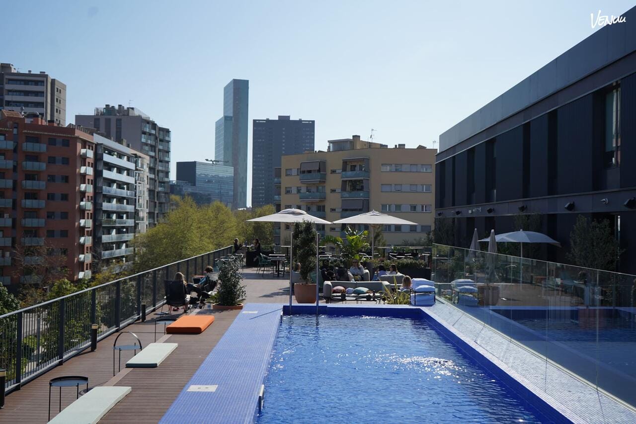  Pool Terrace The Social Hub Barcelona terraza con piscina para eventos.