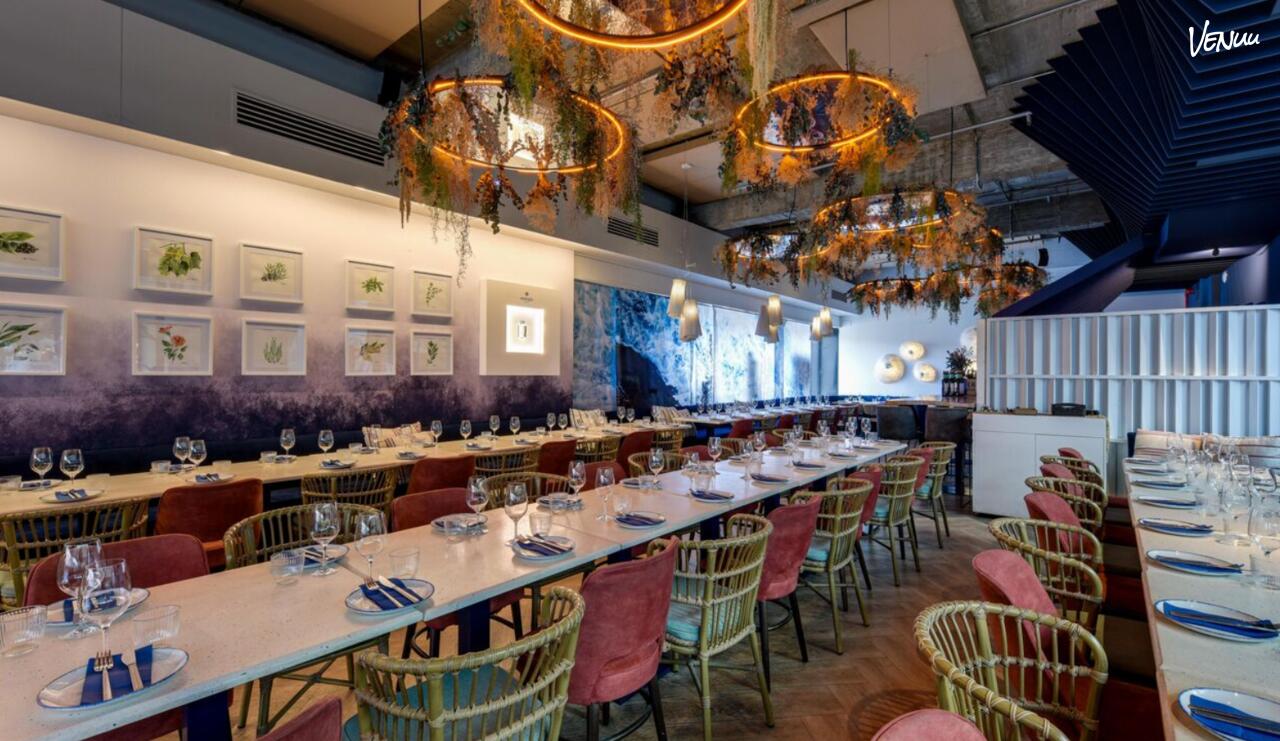 Restaurante moderno en Madrid con sala privada elegante para eventos exclusivos.