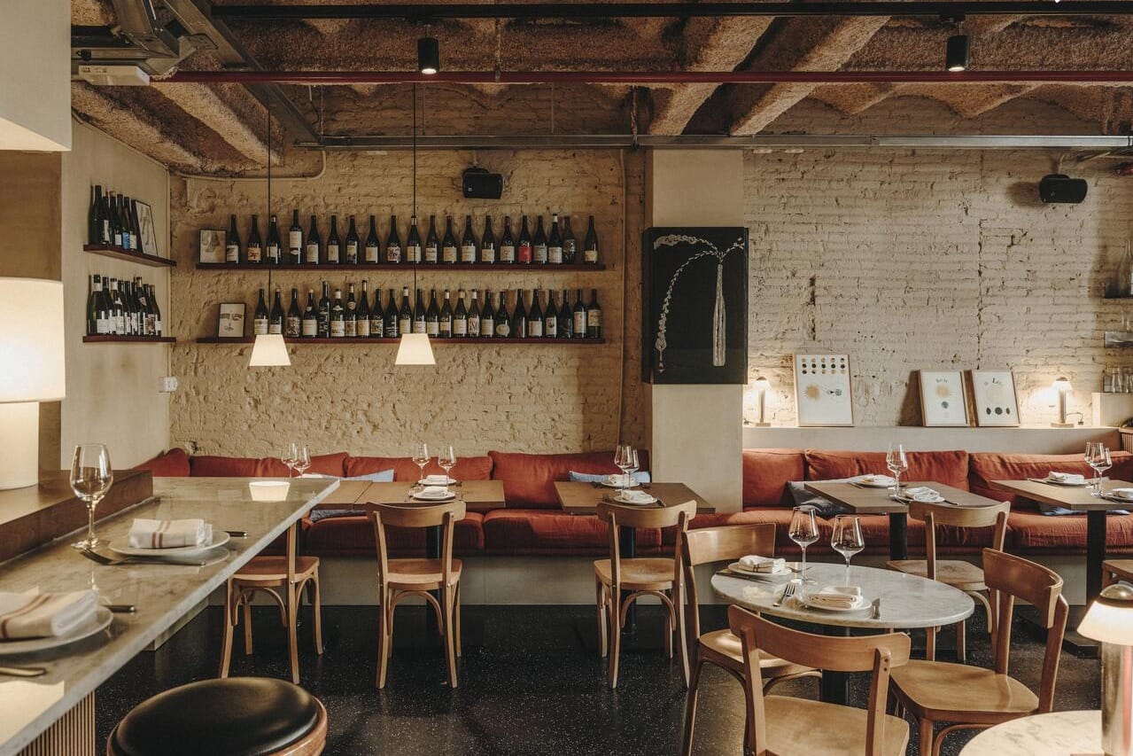 Bodega Bonay de Casa Bonay, espacio íntimo para cenas y celebraciones familiares privadas en Barcelona.