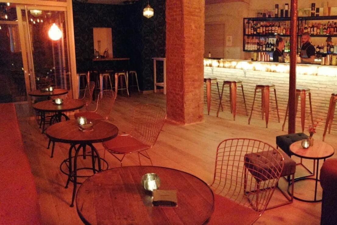  La Destilería Málaga, espacio para cenas de Navidad, encuentros de grupo y celebraciones especiales.