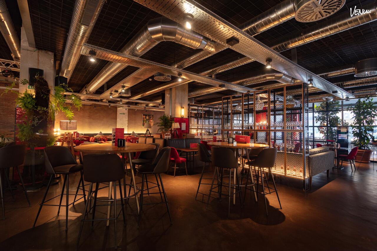 La Fábrica de Cerveza, espacio informal para cenas de Navidad y celebraciones de grupo en Málaga.