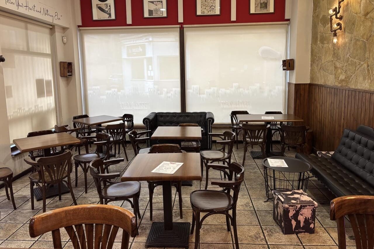 Zeppelin Café, espacio informal para reuniones y celebraciones de Nochevieja en Zaragoza.