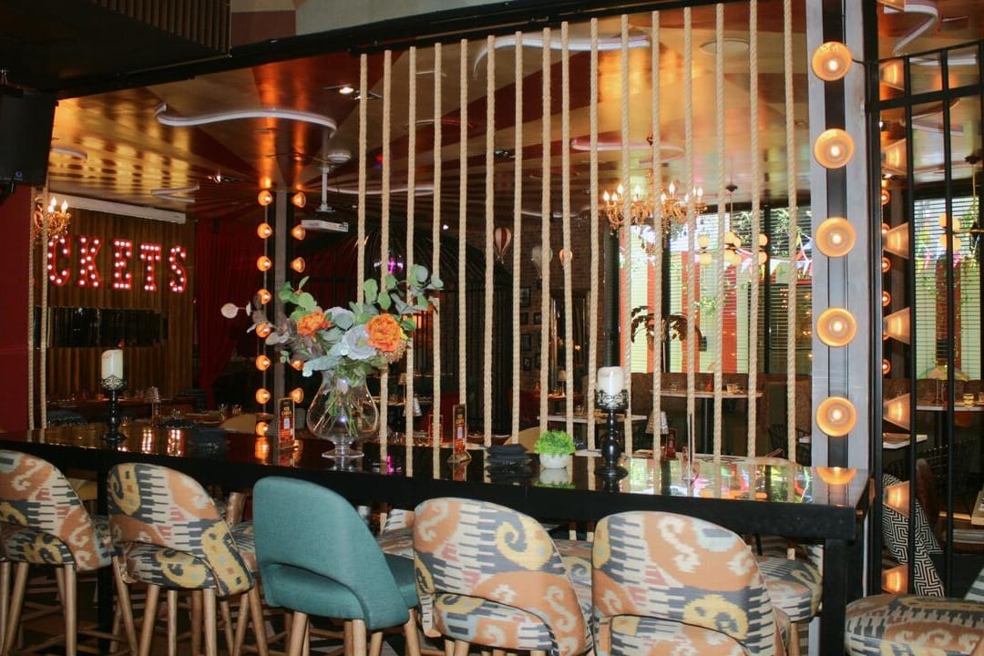 Circo Norte en Madrid, restaurante italiano temático con terrazas para fiestas de aniversario originales.