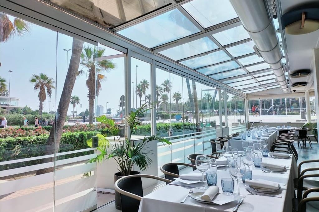 El Tridente de Neptuno, restaurante junto al mar para comuniones y celebraciones familiares en Valencia.