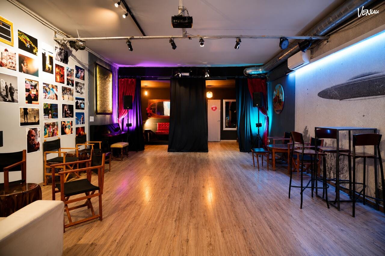 Espacio céntrico y acogedor en Barcelona, local de estilo industrial para despedidas de soltera privadas.