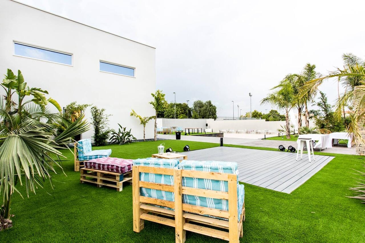 Innovahaus Exteriores en Loriguilla, Valencia, jardín creativo para cumpleaños y eventos al aire libre.