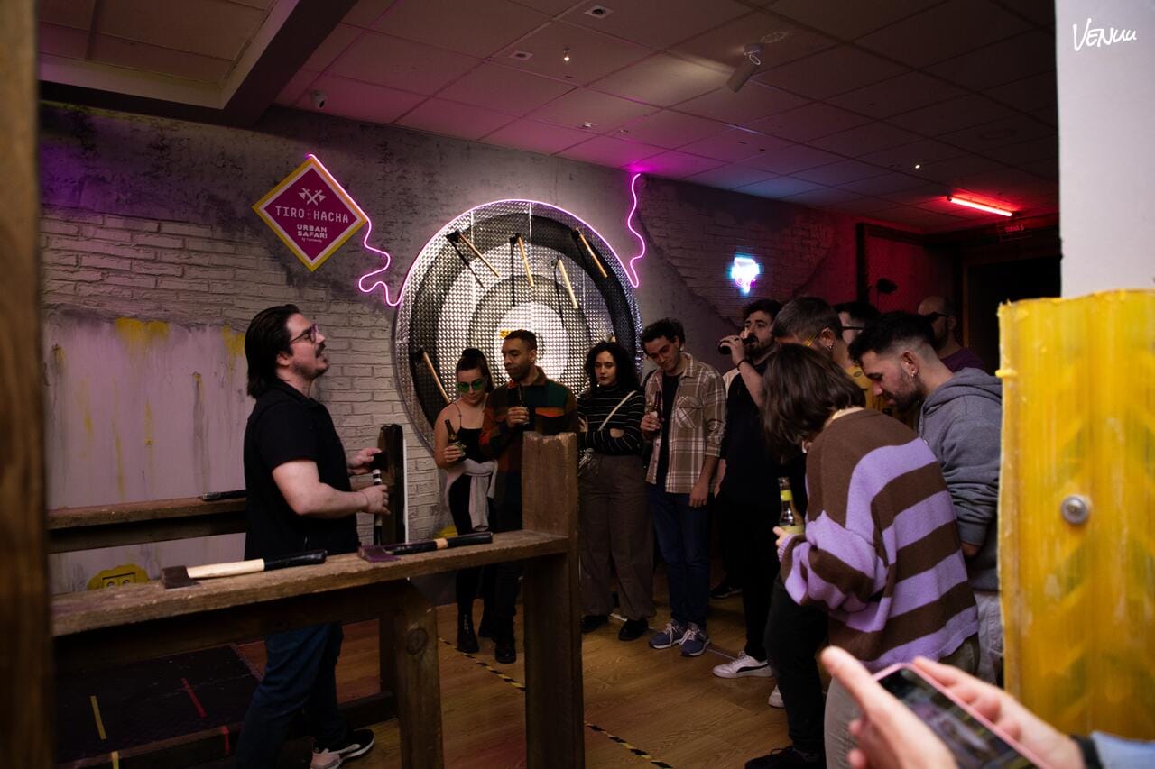 Sala Tiro de Hacha con Bar en Madrid para eventos y celebraciones familiares sujeto a requisitos de edad.