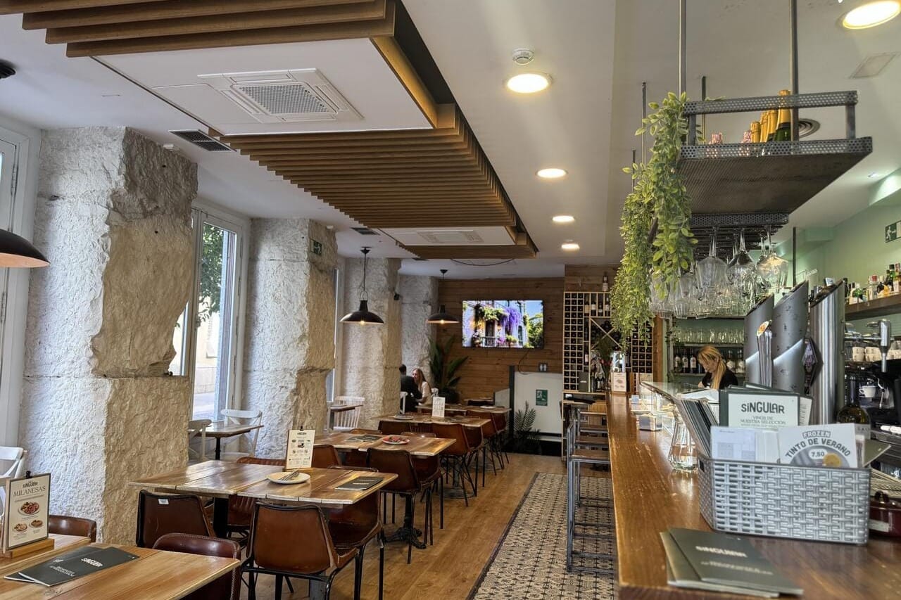Singular de Santa Ana, restaurante bonito y céntrico para celebrar cumpleaños en Madrid.
