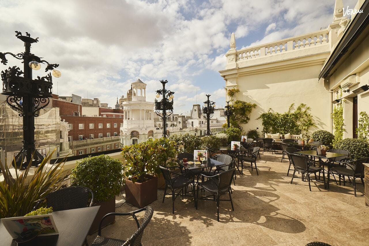  La Pérgola de The Principal Hotel Madrid, espacio elegante con vistas a la ciudad para bodas.