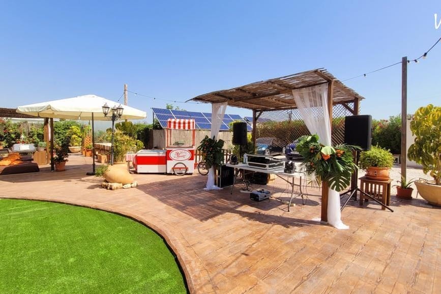 VillaLoja I Eventos en Mutxamel con piscina, jardín y carpa para cumpleaños privados.