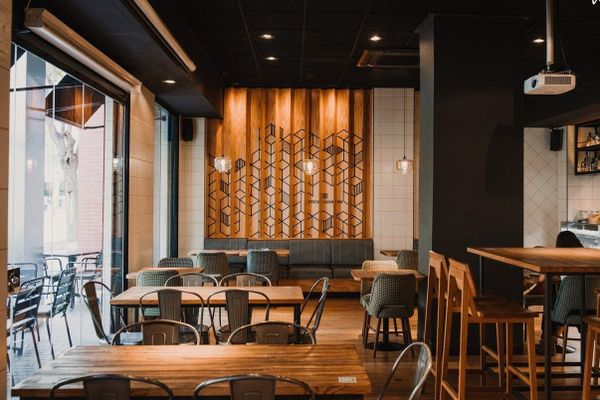 6 Restaurantes en Valencia para Celebrar tu Graduación (y que la Resaca lo Valga)