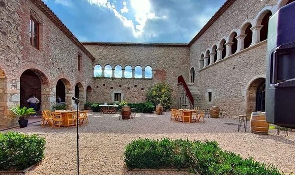 ¿Buscas magia y espacio para bailar? Estas 10 Fincas para bodas en Barcelona lo tienen todo