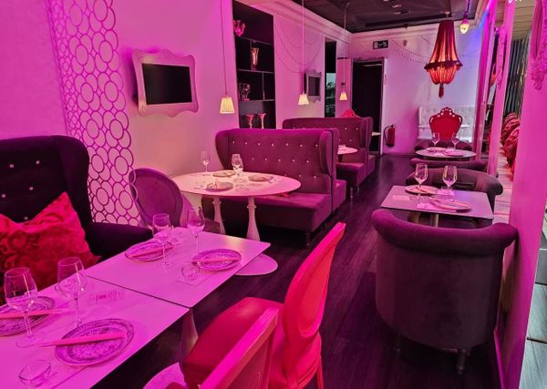 Sitios para comidas de grupos en Madrid: 10 bares, salas y menús para gente con hambre y planes