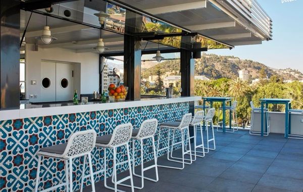 10 Locales para fiestas privadas en Málaga donde el desmadre está permitido