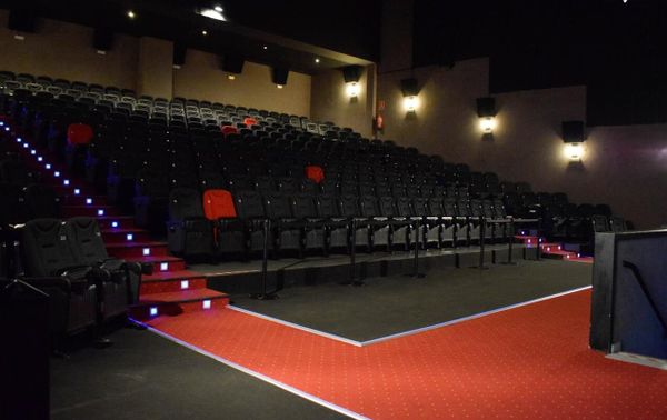 16 Salas de conferencias en Madrid: espacios donde las ideas se presentan en grande